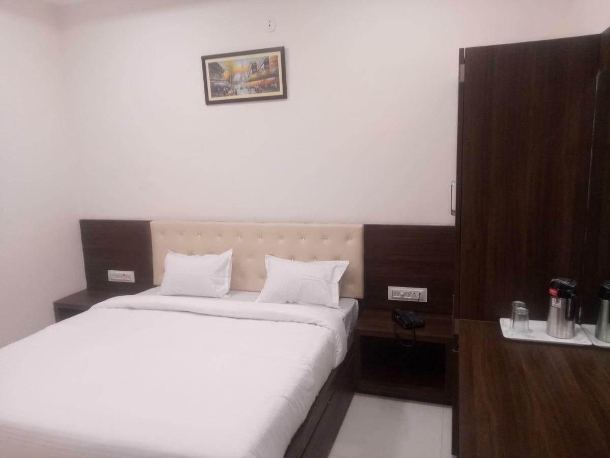 Hotel Prestige อัจเมอร์ ภายนอก รูปภาพ