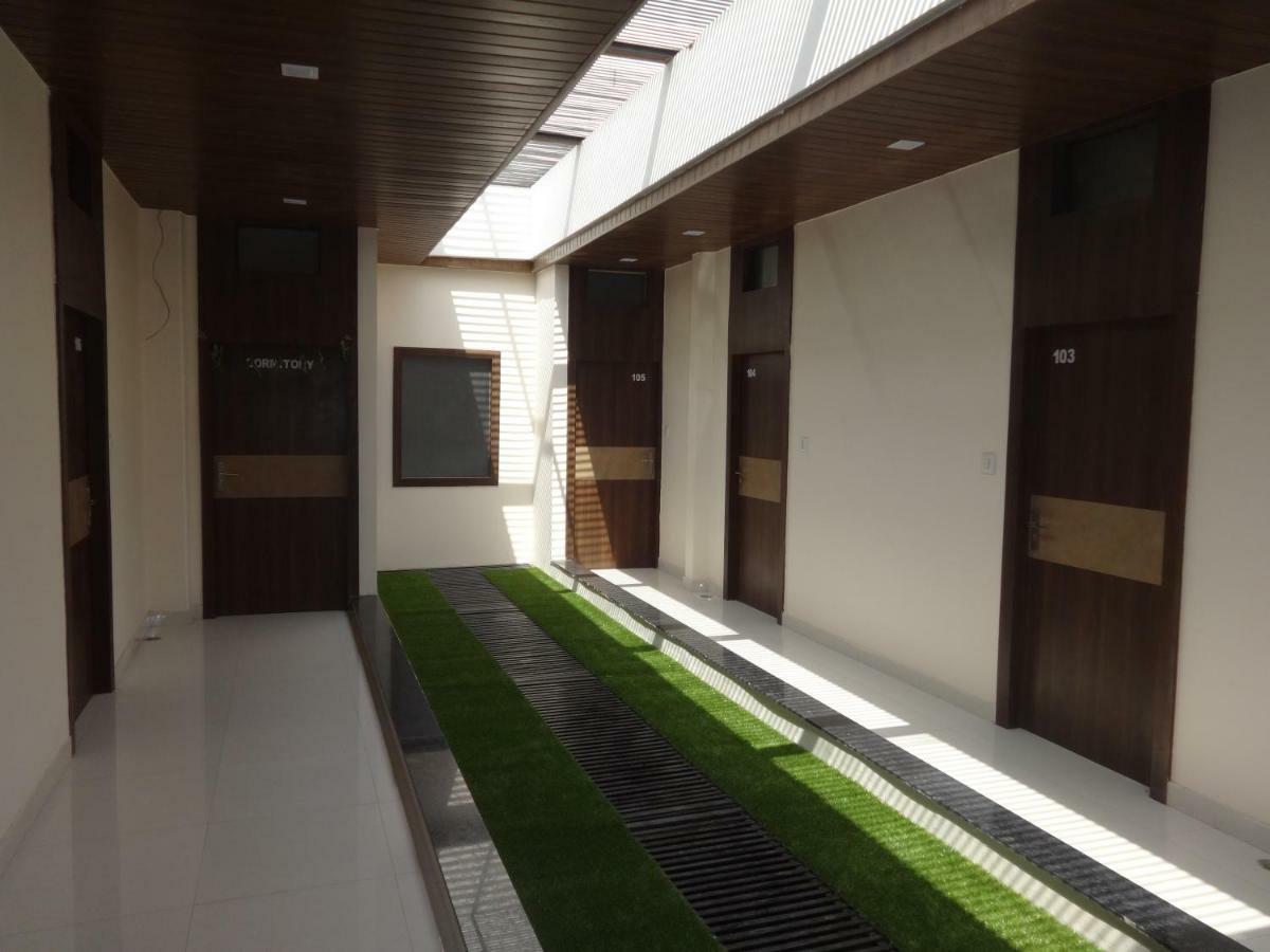 Hotel Prestige อัจเมอร์ ภายนอก รูปภาพ